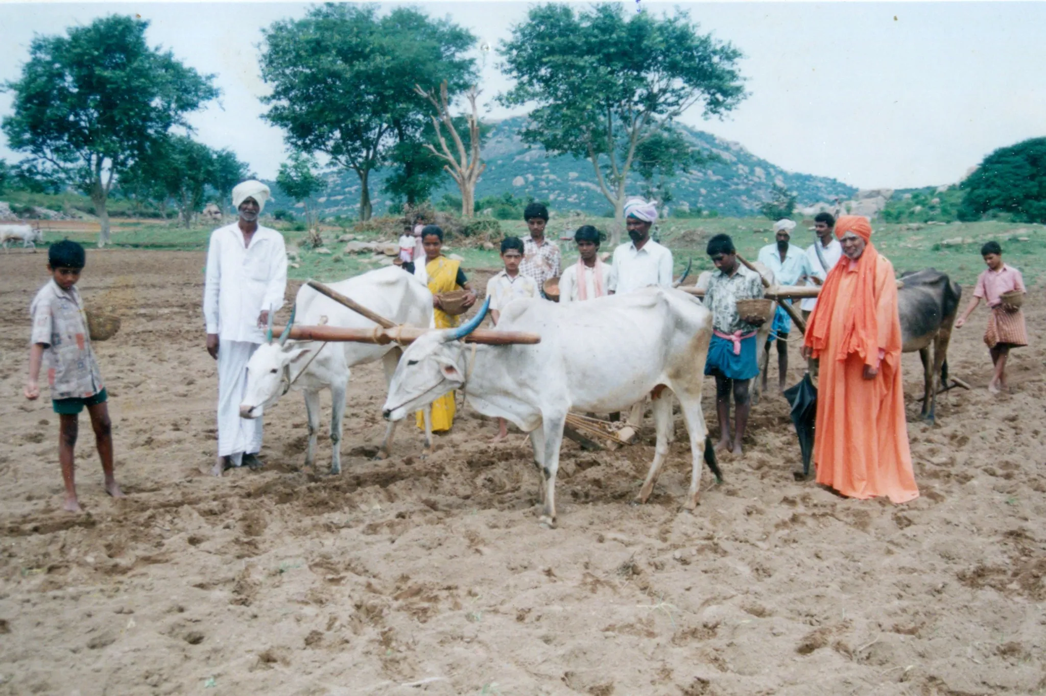 Community and agricultural service associated with Maralegavi Mutt